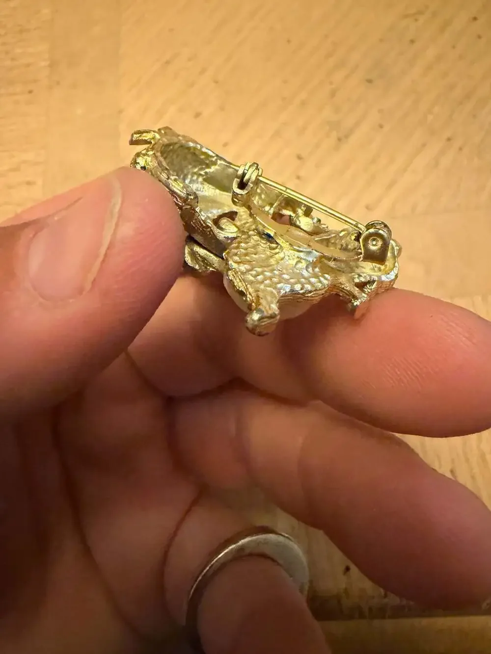 Vintage Gold Tone Faux Baroque Pearl Belly Cat Lion Figural Brooch Pin
